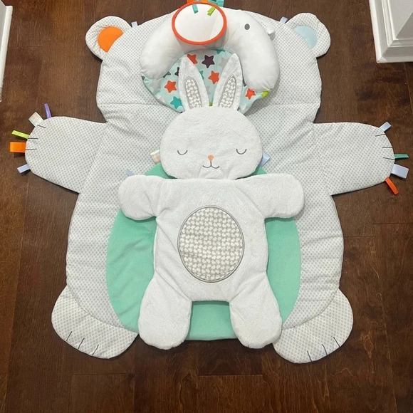 Newborn Playmat for Tummy time - Picture 1 of 4